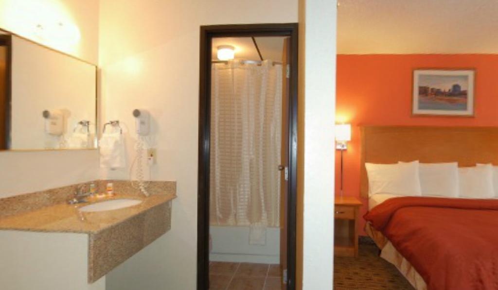 Econo Lodge Kansas City Downtown North Exterior photo